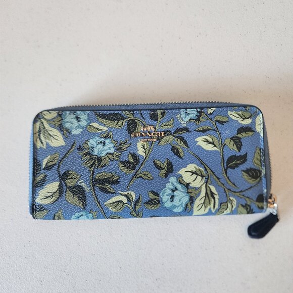 Coach Zip Wallet "EUC" - Picture 2 of 14